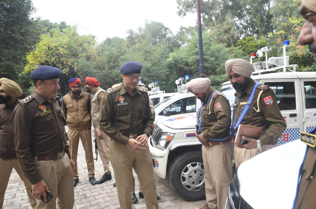 Reflector belts given to traffic and PCR personnel deployed on night duty in winter